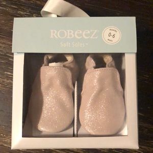 Robeez 0-6 months Soft Soles (pink).